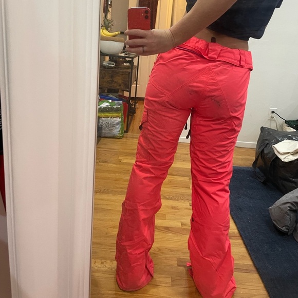 Volcom Snowboarding Pants - Picture 4 of 10